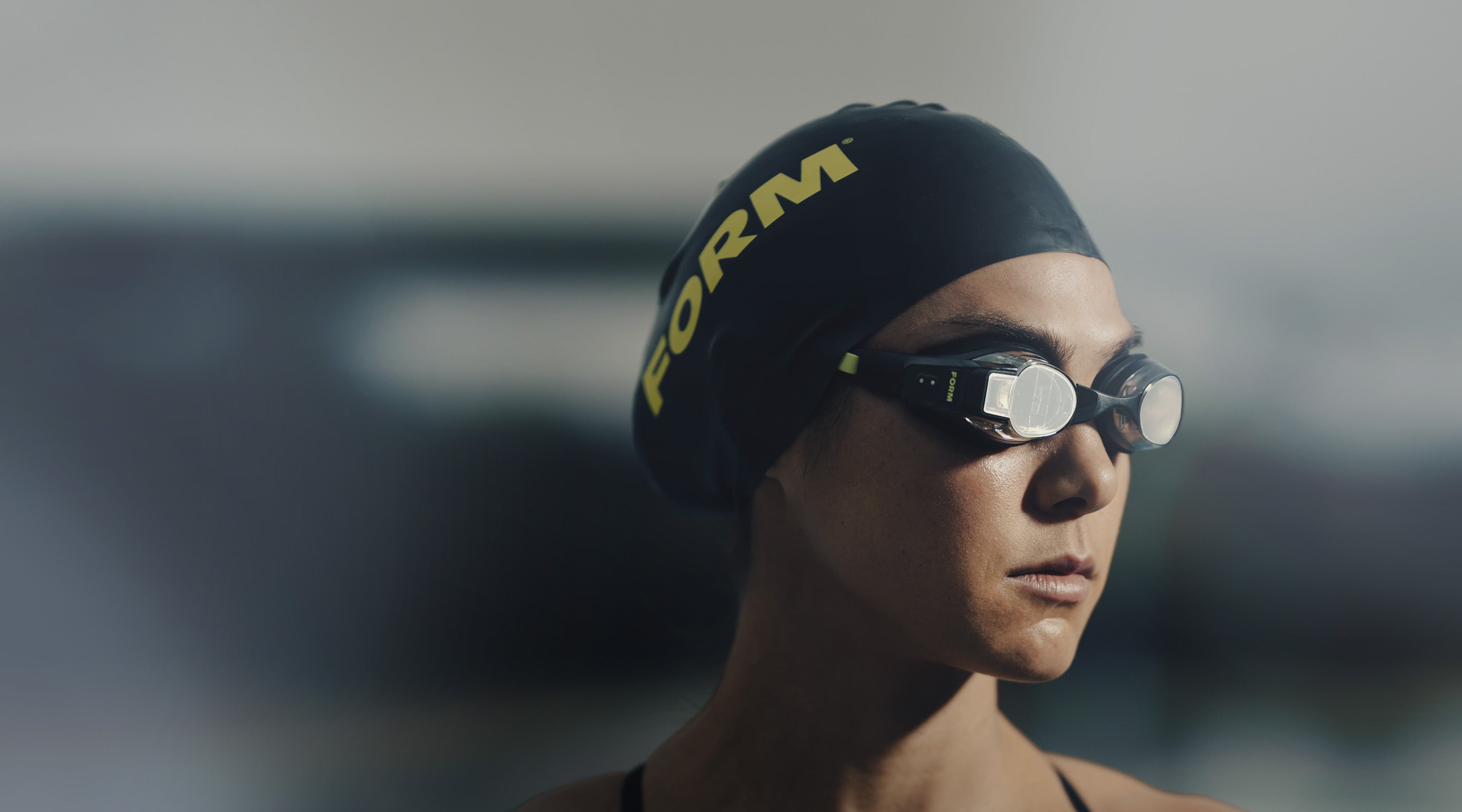 Woman wearing Smart Swim 2 goggles