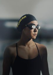 Woman wearing Smart Swim 2 goggles